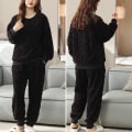 Miniatyrbilde 2 av 3: HAUFR Dame Fluffy Fleece Pyjamas Set 2 deler Varm Fleece Pyjamas Set Myke nattklær Langærmede Crewneck lommer Bukser Y Black 01 X-Large