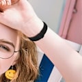 Miniatyrbillede 2 af 2: Fitbit Versa 2 / Versa Lite elastisk urrem med justerbart spænde - Sort Black