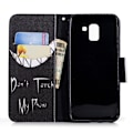 Miniatyrbillede 2 af 2: Samsung Galaxy J6 beskyttelsesetui i lædermateriale med printede mønstre og kortlommer - "Dont Touch My Phone" Multicolor