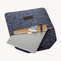 Miniatyrbillede 2 af 2: MacBook Air 11.6" beskyttelsestaske i filt med velkrolukning - Sort Silver grey