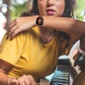 Miniatyrbillede 2 af 2: Fitbit Versa 3 / Sense urrem i ægte læder - Brun Brown