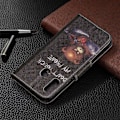 Miniatyrbillede 2 af 2: Wonderland Samsung Galaxy A20e etui - Brun Bjørn og Advarende Ord Black