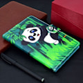 Miniatyrbillede 2 af 2: Lenovo Tab M10 flipomslag i læder med cool mønster - Klatrende Panda Multicolor