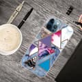Miniatyrbillede 2 af 2: Marble iPhone 15 Etui - Trekant Mønstre i Marmor Multicolor