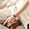 Miniatyrbillede 3 af 6: Fitbit Luxe urrem med tre perler i rustfrit stål - Guld Gold