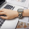 Pikkukuva 2 / 2: Fitbit Sense 2 / Versa 4 joustava kangaskuvioinen kellonhihna - Keltainen Leopardi Yellow