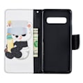 Pikkukuva 2 / 2: Samsung Galaxy S10 kuosillinen nahkainen flip Suojakotelo - Panda Pitelee Pulloa Multicolor