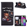 Pikkukuva 1 / 2: Wonderland Samsung Galaxy A40 flip kotelot - Ruskea Karhu ja Varoitussanat Black