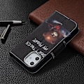 Pikkukuva 2 / 2: Wonderland iPhone 12 Mini flip kuoret - Varoitussanat Brown