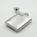 Miniatyrbilde 5 av 5: 8oz Hip Flask i Rustfritt Stål med To Polerte Linjer og Trakt