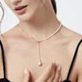 Pikkukuva 2 / 5: Makean veden choker-kaulakoru riippuva ketjukaulakorulla