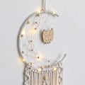 Miniatyrbillede 4 af 5: Boheme Macrame Væghængning med LED-lys, bomuldsstrikket drømmefanger måne vægtapet med frynser dekorationer til børneværelse fest pynt
