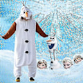 Pikkukuva 5 / 5: Anime-lumimies-asuun pukeutuva pyjama-haalari aikuisille