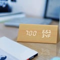 Miniatyrbillede 3 af 5: Digitalt Trævækkeur, Med 3 Alarmindstillinger, Elektronisk LED-Tidsskærm, 3 Lysstyrketemperaturer, God Til Soveværelse, Sengen, Skrivebord, Frakoblet