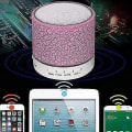 Pikkukuva 5 / 5: Mini Langaton Bluetooth-kaiutin Usb/tf-kortti/fm-kaiutin Subwoofer Värillisellä Valolla Led Stereo (valkoinen)