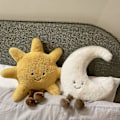 Miniatyrbillede 5 af 5: Sød Smilende Gul Sol Plushie Fyldt Sød Plys Legetøj Til Børneværelse Dekoration Sofa Kast about 30cm white Moon