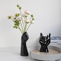 Miniatyrbilde 2 av 5: Ansiktsvase i keramikk, svart, unik beholder i kroppsform