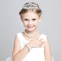 Pikkukuva 3 / 5: Uutuus Prinsessan Tiara Kiiltävä Kristalli Strassit Lapsen Kruunu Syntymäpäivä Glitter Tiara Kammalla