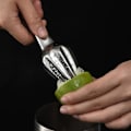 Miniatyrbillede 2 af 5: Manuel Citronpresser i Rustfrit Stål - Håndpresset Citronpresser - Metal Frugtpresser - Saftpresser til Citrus, Appelsin, Citron (Sølv 1 stk)