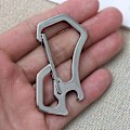 Miniatyrbillede 4 af 4: Snap-on Rustfrit Stål Hængende Spænde Flaskeåbner Udendørs (sølv) (1 stk)