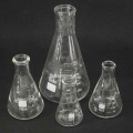 Pikkukuva 1 / 4: Lasikolvi Kartiomainen Erlenmeyer-pullo 50-5000ml Laboratoriotarvikkeet
