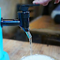 Miniatyrbillede 4 af 5: 1,5l Øl-Dispenser Tårn Let Rengøring Integreret Hane Med Isrør Klar Drikkedispenser-bl