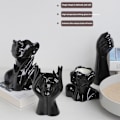 Miniatyrbilde 3 av 5: Ansiktsvase i keramikk, svart, unik beholder i kroppsform