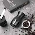 Miniatyrbilde 4 av 4: Håndkvern for kaffe i mini-størrelse av høy kvalitet, rustfritt stål