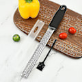 Miniatyrbild 2 av 5: Microplane Zester Rivjärn i Svart Färg för Citrus, Parmesan, Ingefära, Choklad och Muskotnöt med Fint Blad -xx