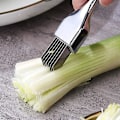 Miniatyrbillede 2 af 5: Løg Skærer Rustfrit Stål Grøntsags Cutter Løg Shredder Multifunktionel Køkken Gadget (sølv) (1 stk)