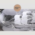 Miniatyrbillede 5 af 5: Sejlbåd Drivende Flaske Med Træbase 3D Dekorativ Glas Ornament Skib I Vinflaske 24*10.2cm-yuhao White