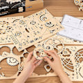 Miniatyrbillede 2 af 5: Ugle Skrivebords Stående Pendelur Mekanisk Model DIY 3D Træpuslespil