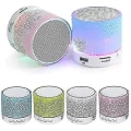 Pikkukuva 3 / 5: Mini Langaton Bluetooth-kaiutin Usb/tf-kortti/fm-kaiutin Subwoofer Värillisellä Valolla Led Stereo (valkoinen)