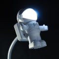 Miniatyrbilde 2 av 5: USB Astronaut nattlys LED databordlampe dataskrivebord små ornamenter