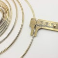 Miniatyrbild 2 av 4: Macrame-krans med guldring DIY-hantverksprojekt Metallringar Dekoration