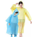 Pikkukuva 2 / 5: Poncho-perhepakkaus, Sateenvarjo Aikuisille Lapsille Kertakäyttöinen Tai Uusiokäyttöinen Ponch Sateenvarjo Vetohihnalla - yuhao