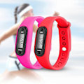 Miniatyrbillede 5 af 5: Fitness Tracker LCD Digital Skridttæller Gåture Kalorie Tæller Armbåndsur Rose red