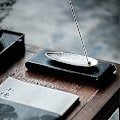 Pikkukuva 3 / 5: Tuoksukeppiä varten tarkoitettu messinkinen tuoksukeppiteline, tuoksupolttaja kotiin, toimistoon, joogaan ja meditaatioon (pronssi, 1 kpl)