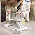 Miniatyrbilde 3 av 5: 1/12 Dukkehus Tilbehør Miniatyr Trehest Stol Hobbyhest Modell Møbler