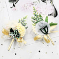 Miniatyrbillede 4 af 5: 2 stk. Champagner Bryllups Boutonniere, Bryllupsblomst Håndleds Corsage, Brudepiger Håndledsblomst Velegnet