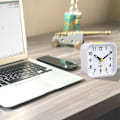 Miniatyrbild 3 av 5: Tyst analog alarm, inget tickande, skonsam väckning, pip