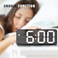 Miniatyrbild 4 av 5: Digital väggklocka med LED-display, stora siffror, inomhuskontor