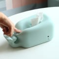 Miniatyrbilde 3 av 5: Hvit silikon vevboks Hval vevboks med mobiltelefonholder Fallsikkert vevdispenser Tegneserie serviettarrangør