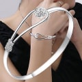 Miniatyrbillede 4 af 5: Elegant Clip-On Knap Dame Sølv Armbånd Blomster Design Sølv Charm Armbånd Bangle Klassisk Bangle Smykker til Kvinder Piger(925 belagt