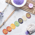 Miniatyrbilde 4 av 5: Chakra Krystallsett, Chakra Reiki Graverte Pebble Stones Gull Utformede Tegn Polerte Krystaller Balanserende Edelsten Åndelig For Holistisk Helbredelse