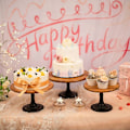 Miniatyrbild 3 av 5: Svart tårtställ i trä: Rustikt 29 cm diameter fristående tårtställ, runt tårtställ i trä för cupcakes, afternoon tea, babyshower-tårta