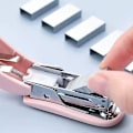 Miniatyrbild 4 av 5: 1 st minihäftapparat set häftklamrar papper bindemedel kontorsmaterial bindningsverktyg skolmaterial kawaii-material| | -