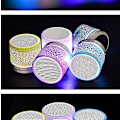 Miniatyrbilde 2 av 3: 1 stk. Crackle Tooth Speaker LED-lys opp Mini trådløs lyd