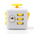 Miniatyrbilde 1 av 3: Ny magisk Fidget Cube Vinyl skrivebordsleke Anti Irritabilitet Leker Stressavlastning Kontor Hjem（Hvit Gul）