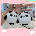 Miniatyrbillede 4 af 5: Plys Panda Nøglering Super Sød Blinkende Store Øjne Panda Nøglering Dukke Kvinder Mode Sød Taske Tilbehør Bil Nøglering-tilfældigt Udtryk
